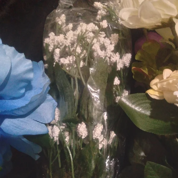 Easter lilies, baby's breath and various other varieties of faux flowers - Picture 6 of 11